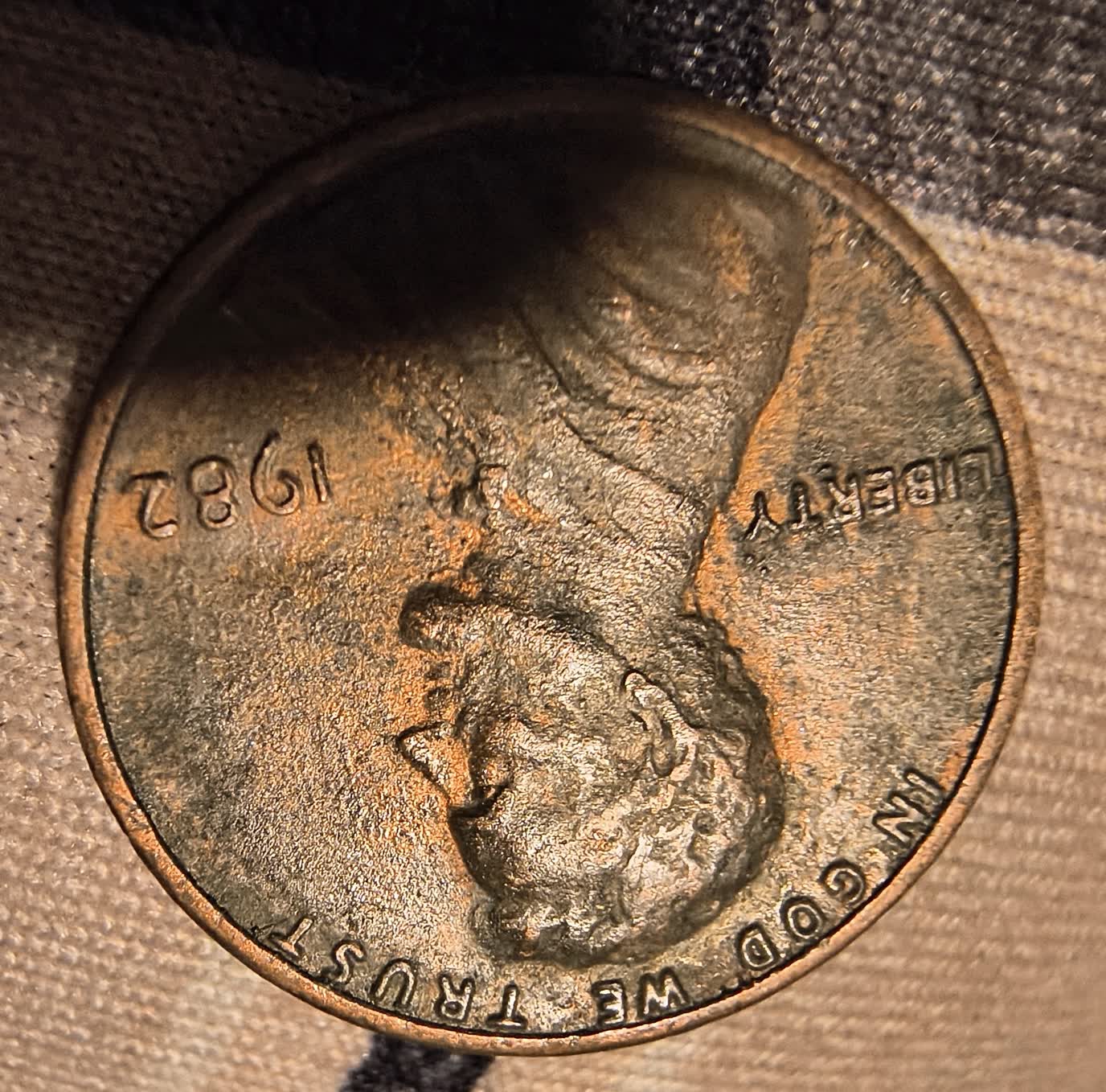 Please-Help,-Is-This-A-1982-P-Large-Date-Copper-Lincoln-Penny-With-A-Doubled-Ear-Variety?
