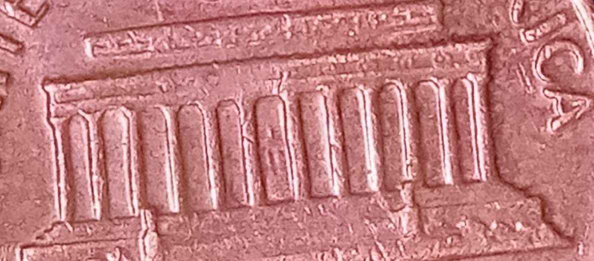 1969-D-One-Cent,-Did-I-Find-A-Floating-Roof-Variety-\-Error?