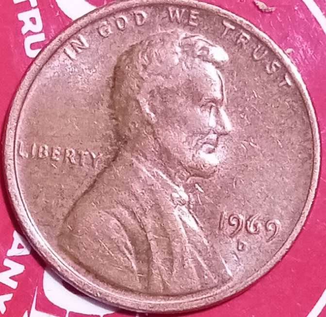 1969-D-One-Cent,-Did-I-Find-A-Floating-Roof-Variety-\-Error?