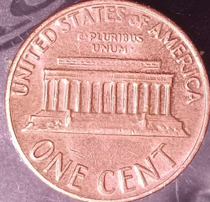 1969-D-One-Cent,-Did-I-Find-A-Floating-Roof-Variety-\-Error?