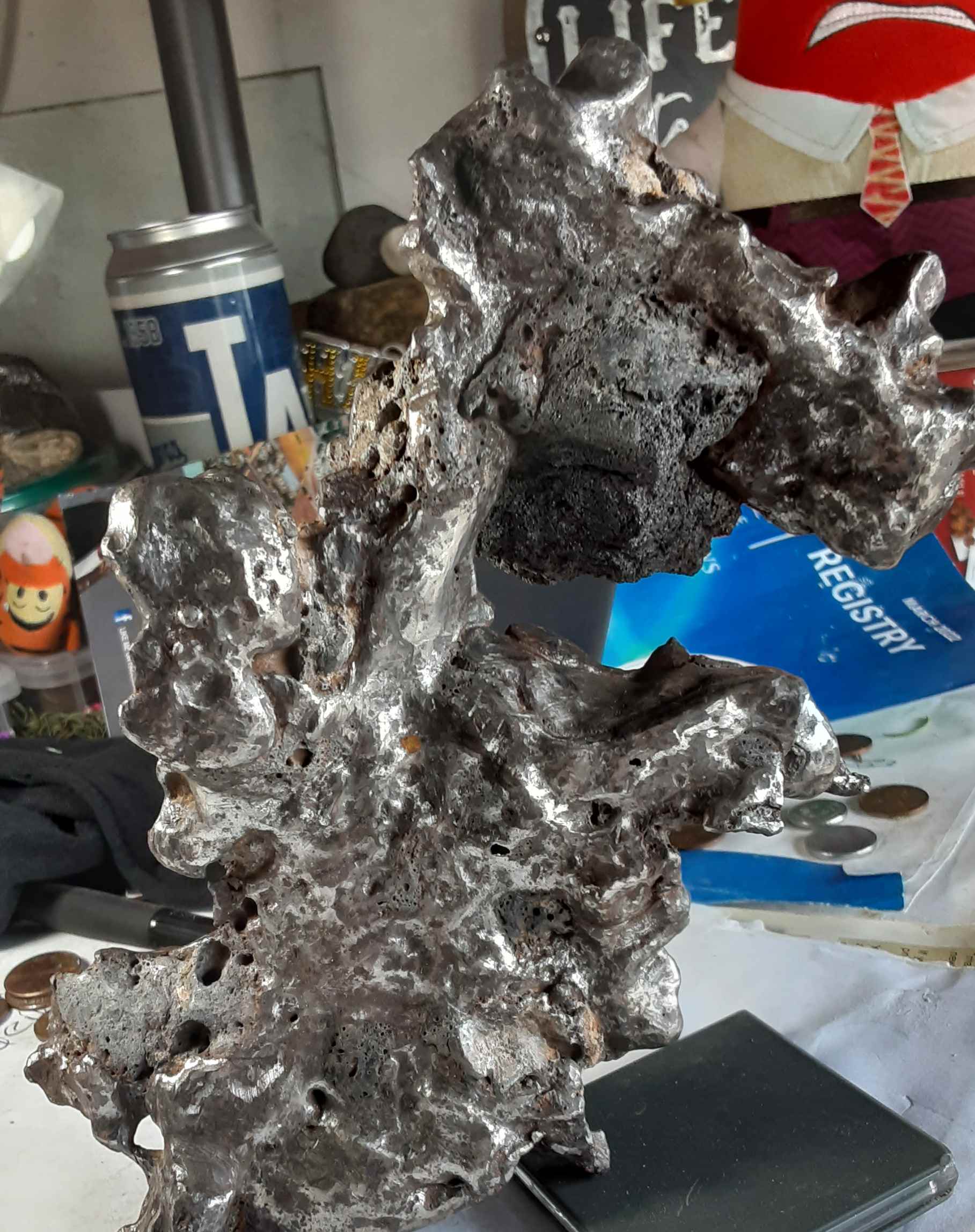 Pieces-Of-Iron-With-Cristal-Rocks-Melted-Them-Together