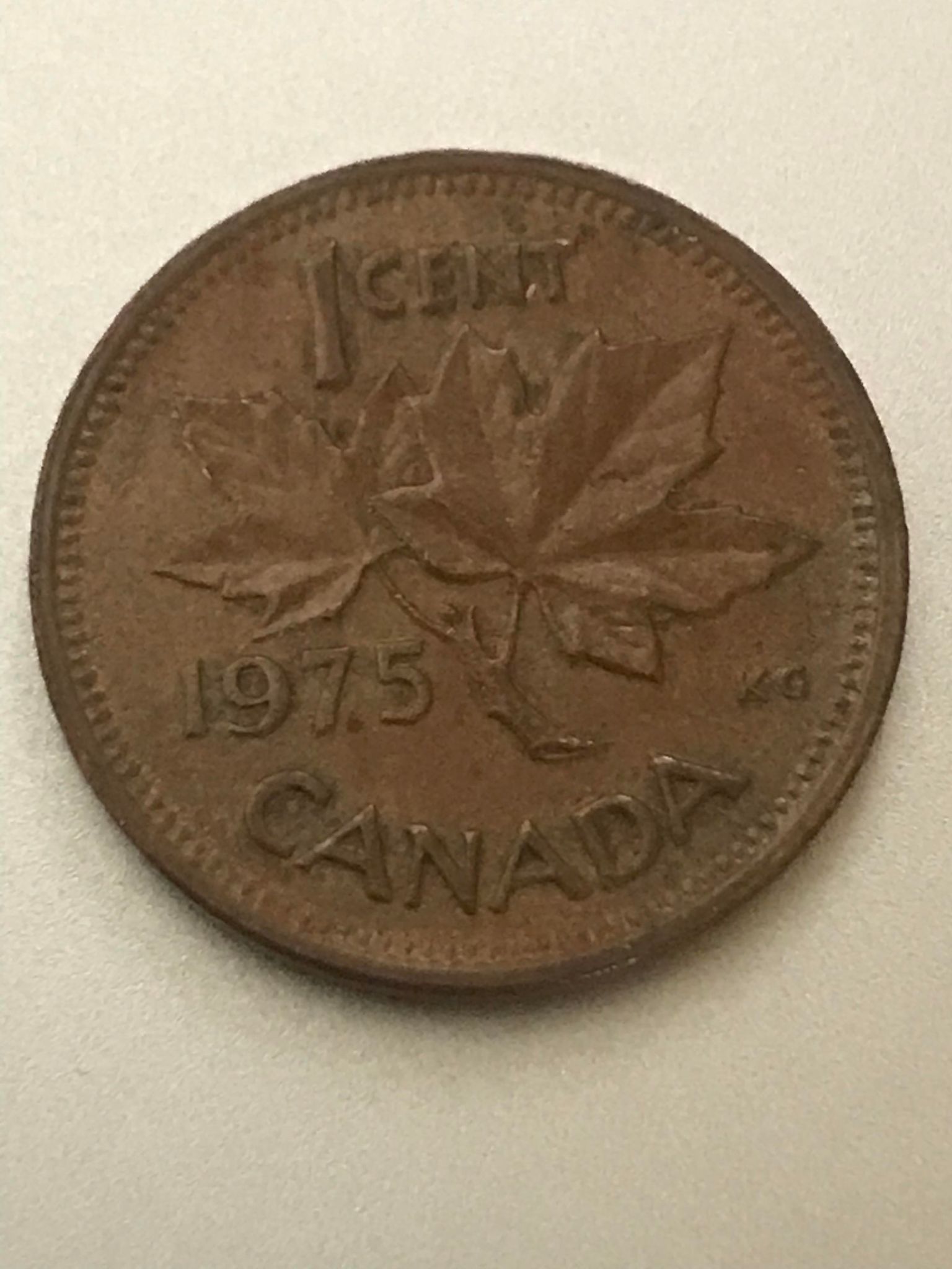 1975-Canadian-Dot-Penny-197.5.-Dot-Between-7-&-5.