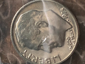 1975-Roosevelt-Dime-In-US-Mint-Packaging-With-No-Mint-Mark?