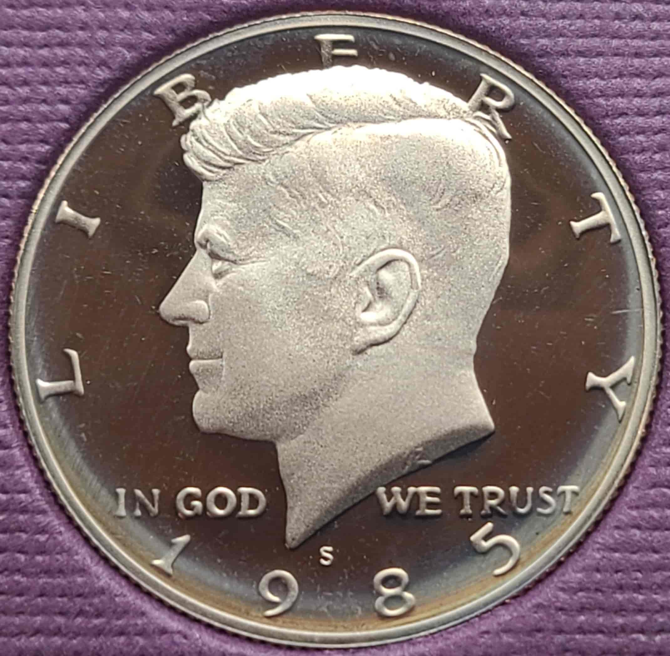 1985-S-Kennedy---MD-On-JFK's-Neck?