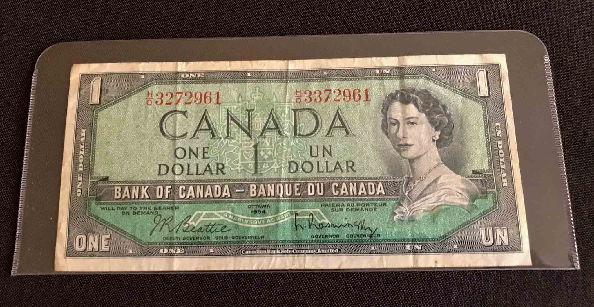 1954-Canadian-One-Dollar-Notes-With-Mismatched-Serial-Numbers