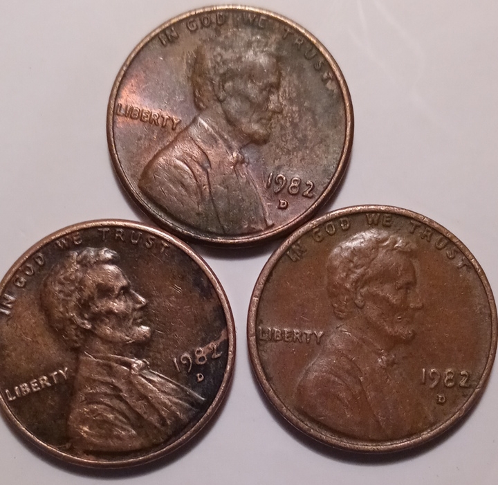 Do-These-1982-D-Have-Small-Or-Large-Dates?