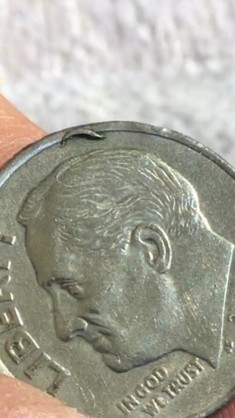 2001-Roosevelt-Dime-Has-A-Strange-Little-Swirl-?