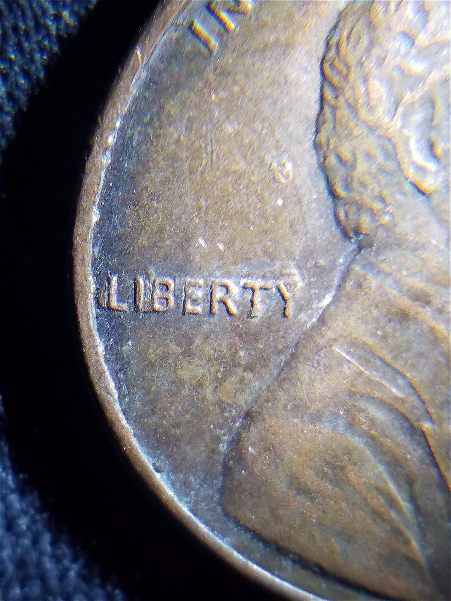 1983-Cent-With-Die-Rot-And/Or-Something-Else.--Opinions?