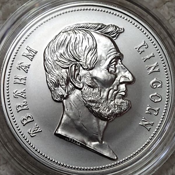 Abraham-Lincoln-Presidential-Medal-Has-Been-Released-At-The-Mint-Today.