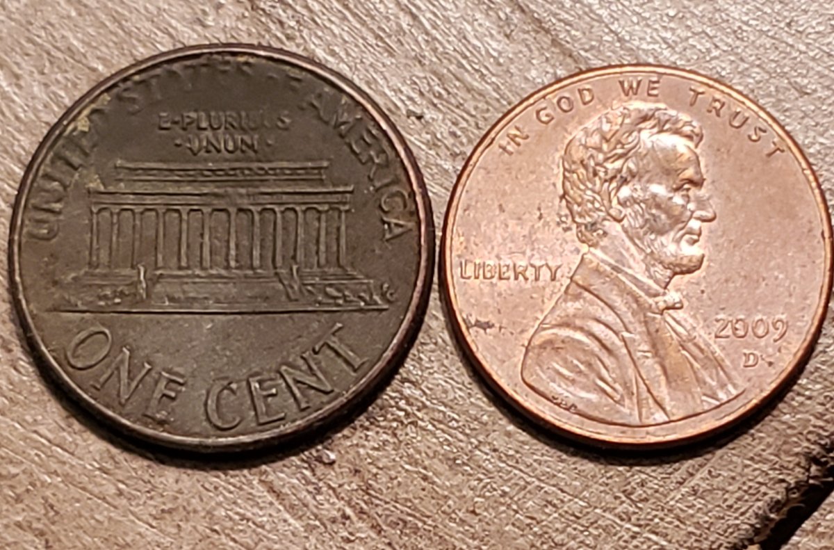 Found-2-Lincoln-Pennies-A-1997-And-1985-Larger-Than-Normal-Penny