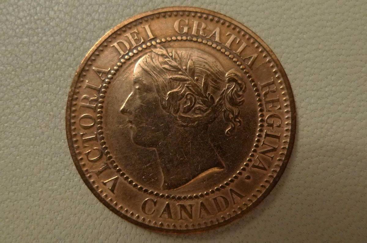 Post-A-Coin-Or-Medal-With-A-Die-Crack!