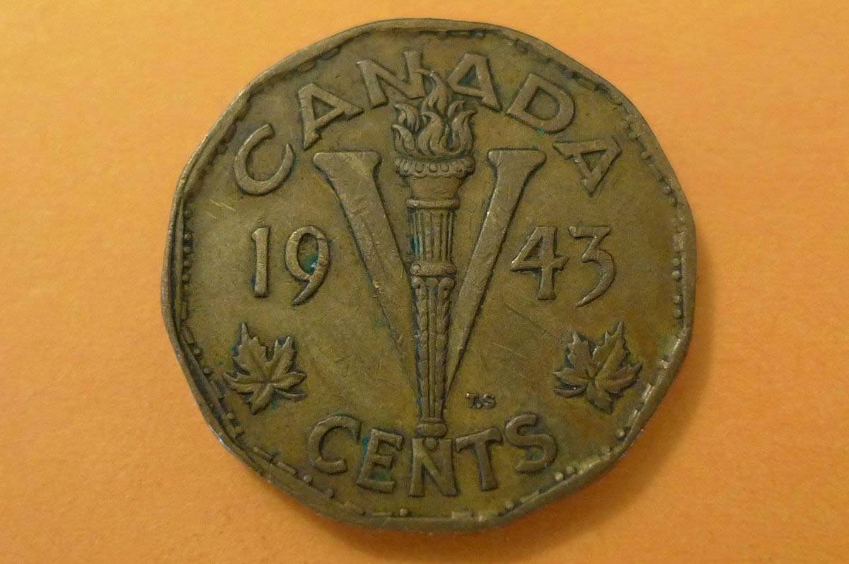 1943-Canada-,5-Cents--Tombac,-Lamination-Error.