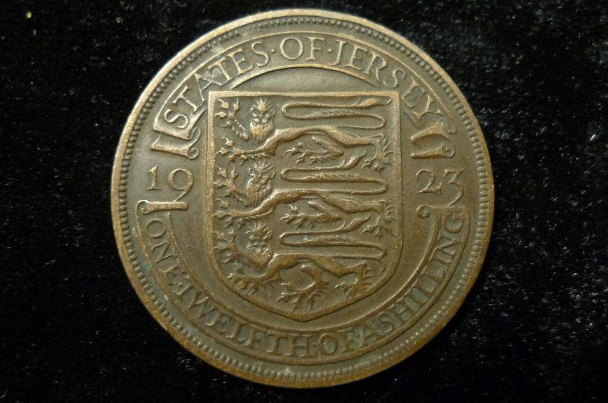 Post-Your-Coins-With-Coats-Of-Arms,-Shields,-Crests,-Crowns,--Etc.