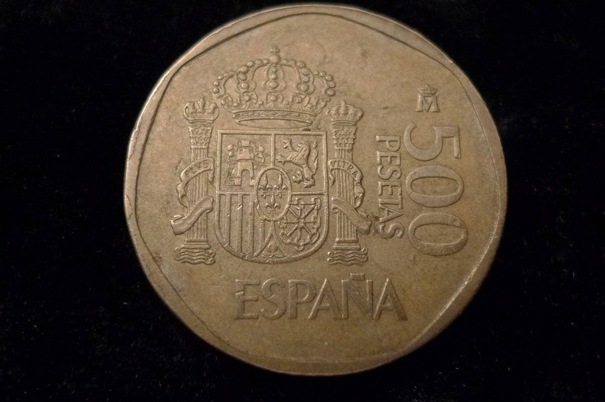 Post-Your-Coins-With-Coats-Of-Arms,-Shields,-Crests,-Crowns,--Etc.