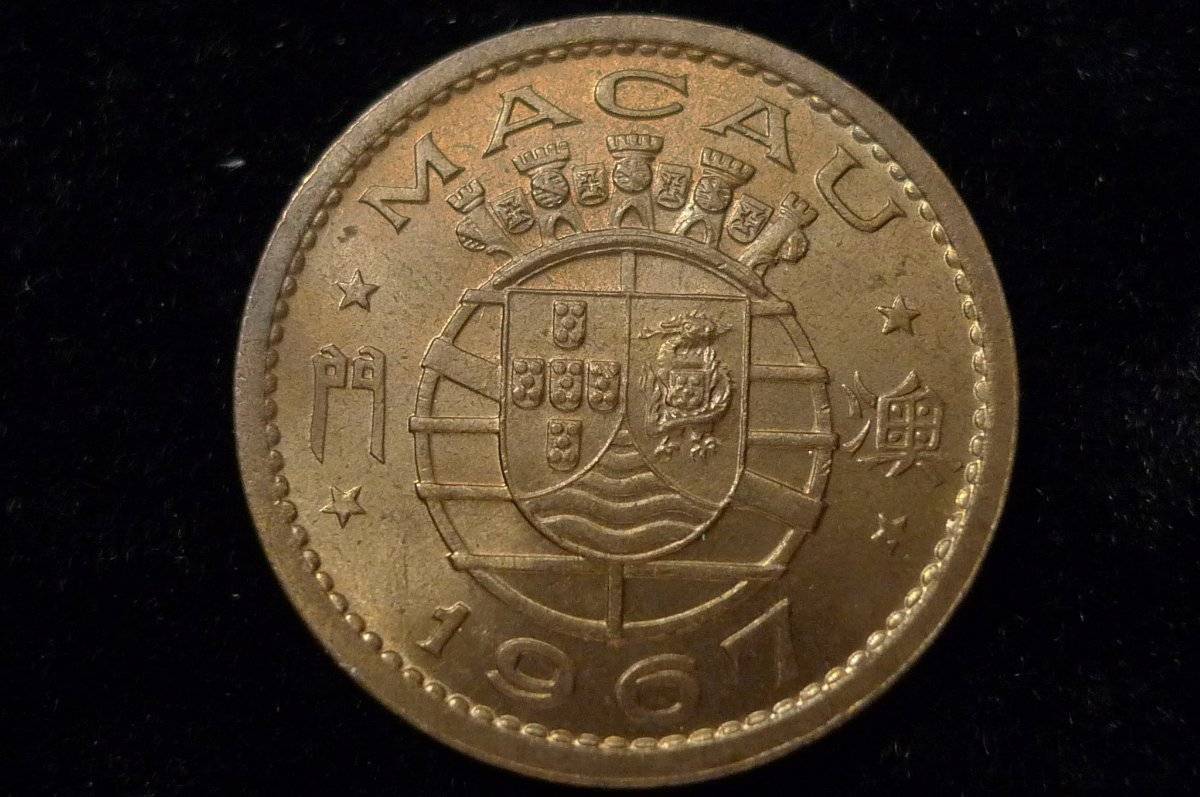 Post-Your-Coins-With-Coats-Of-Arms,-Shields,-Crests,-Crowns,--Etc.