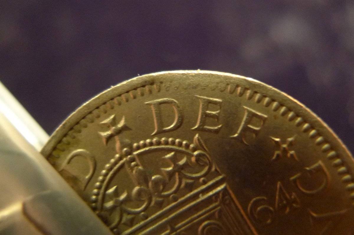 1964-Uk.one-Shilling--:-An-Error-Or-A-Vandalized-Coin-?