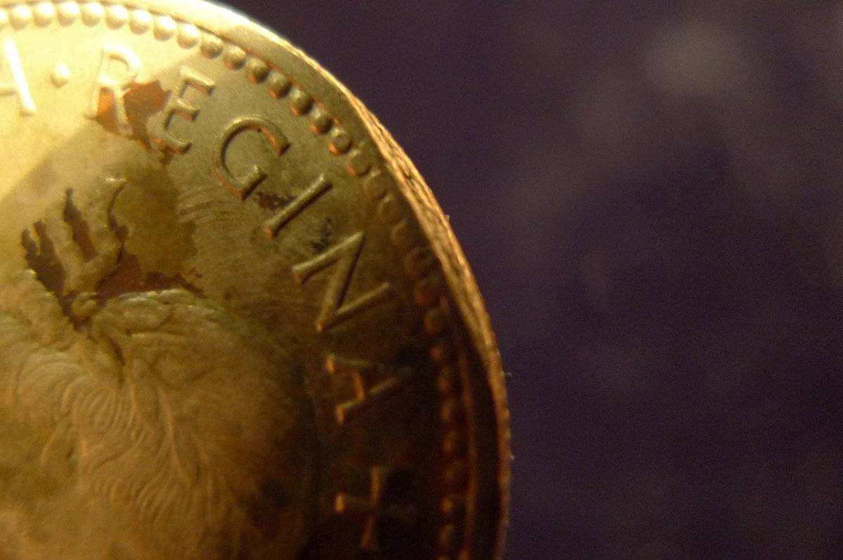 1964-Uk.one-Shilling--:-An-Error-Or-A-Vandalized-Coin-?