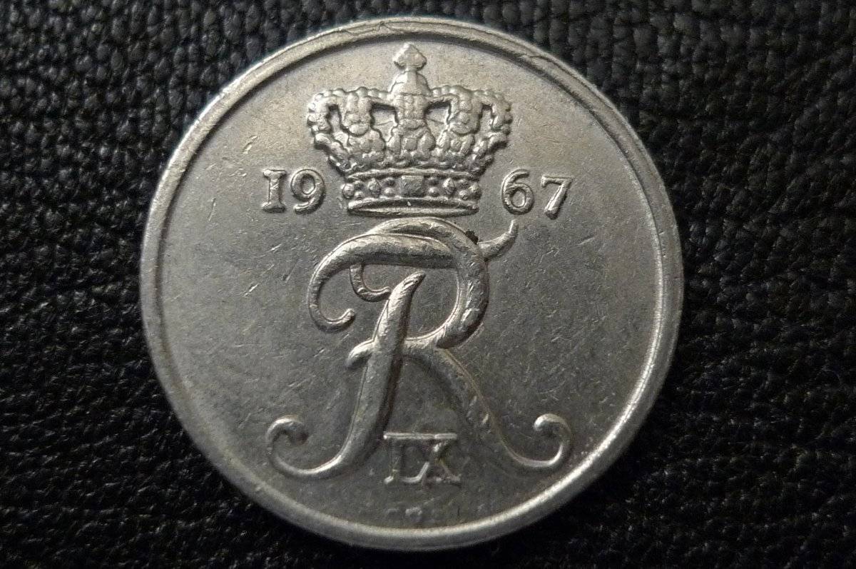 Around-The-World-With-Coins---A-Coin-Geography-Game
