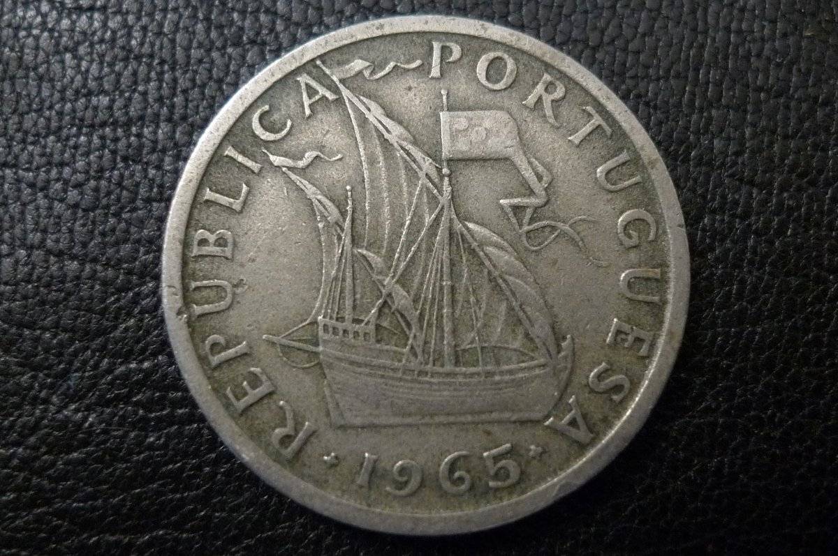 Post-Your-Coins-With-Coats-Of-Arms,-Shields,-Crests,-Crowns,--Etc.