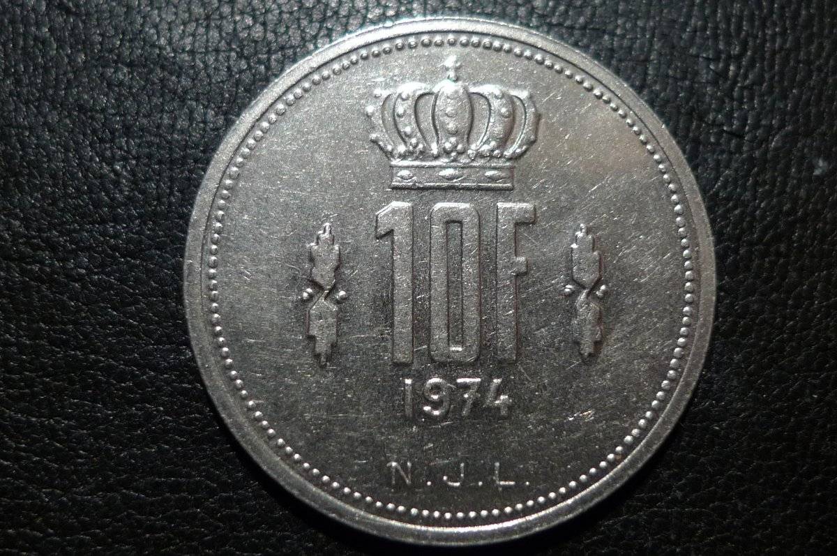 Post-Your-Coins-With-Coats-Of-Arms,-Shields,-Crests,-Crowns,--Etc.