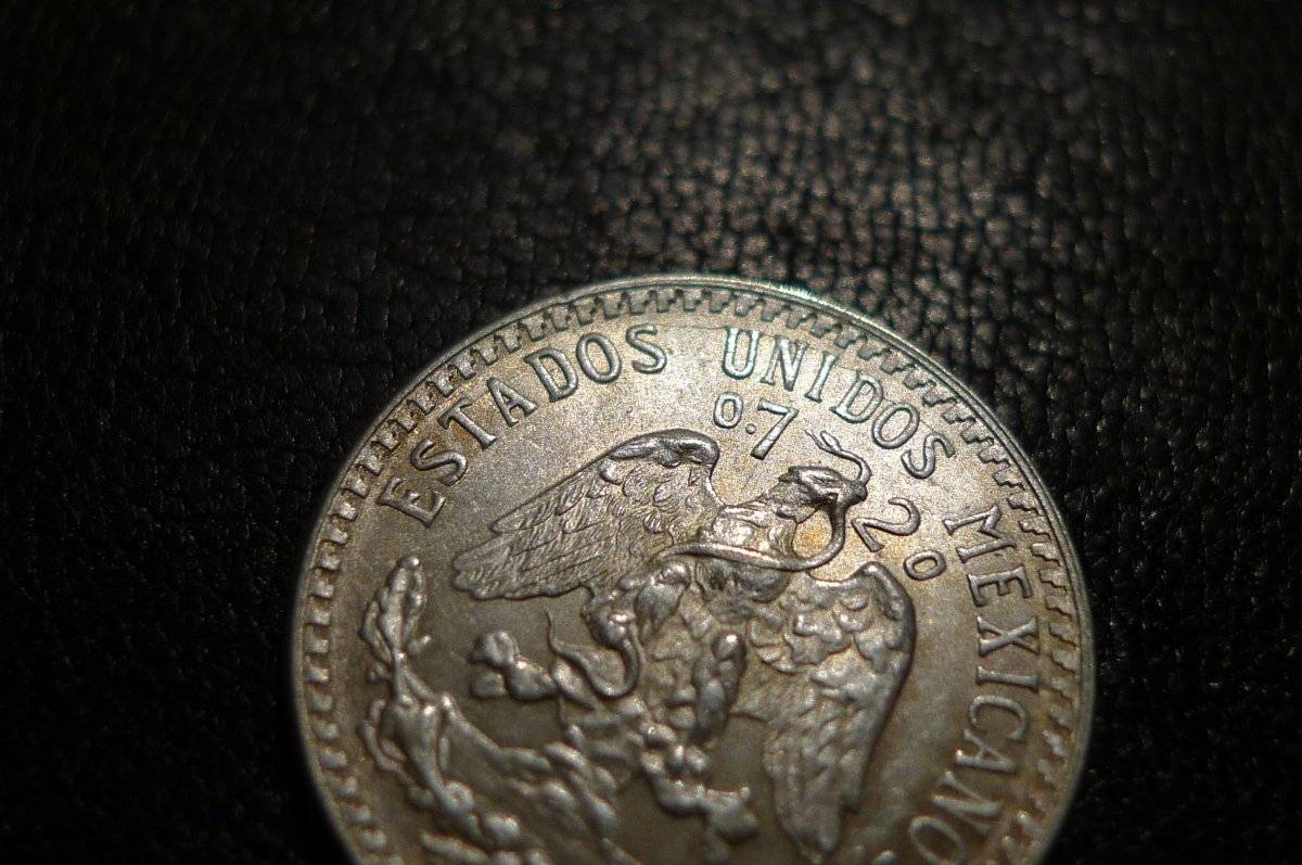 Post-A-Coin-Or-Medal-With-A-Die-Crack!