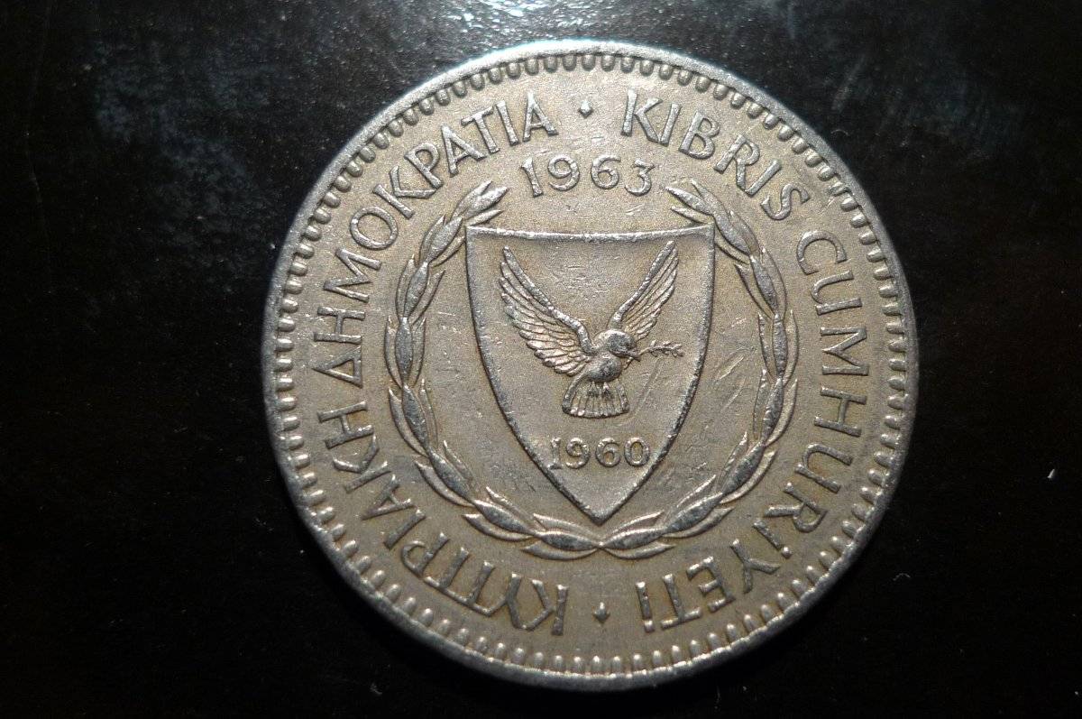 Post-Your-Coins-With-Coats-Of-Arms,-Shields,-Crests,-Crowns,--Etc.