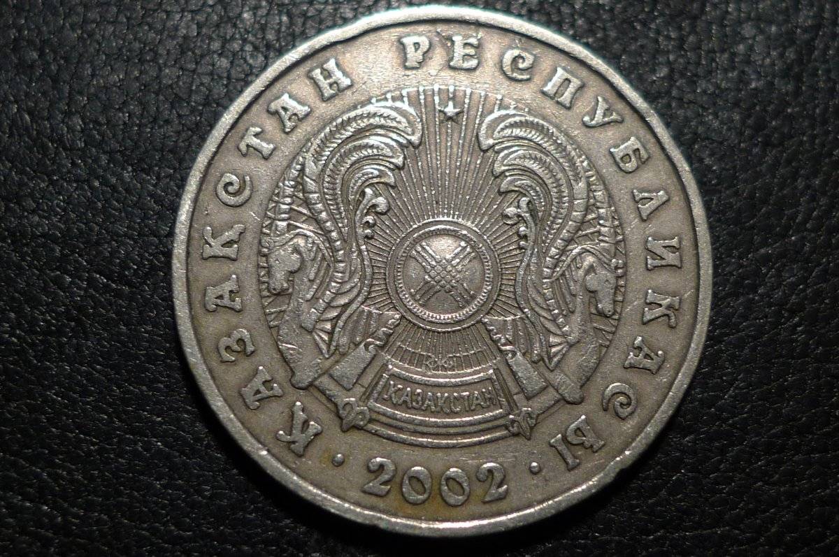 Post-Your-Coins-With-Coats-Of-Arms,-Shields,-Crests,-Crowns,--Etc.