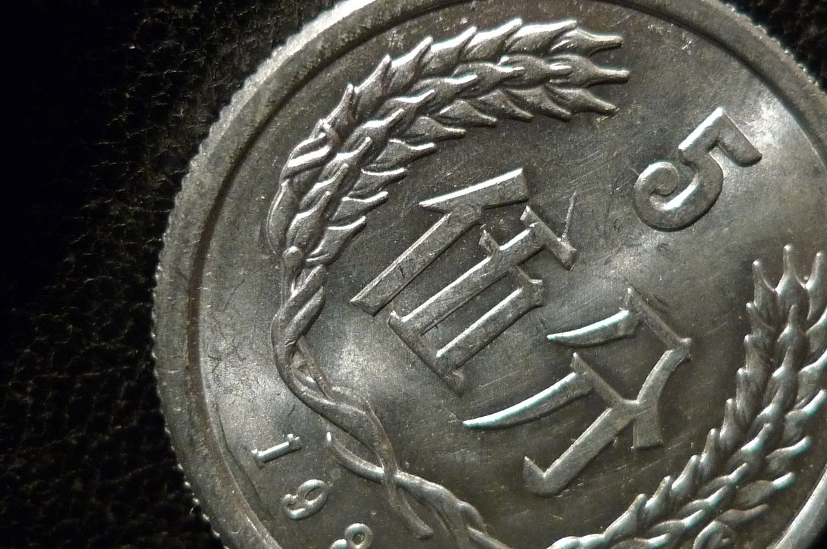 Post-A-Coin-Or-Medal-With-A-Die-Crack!