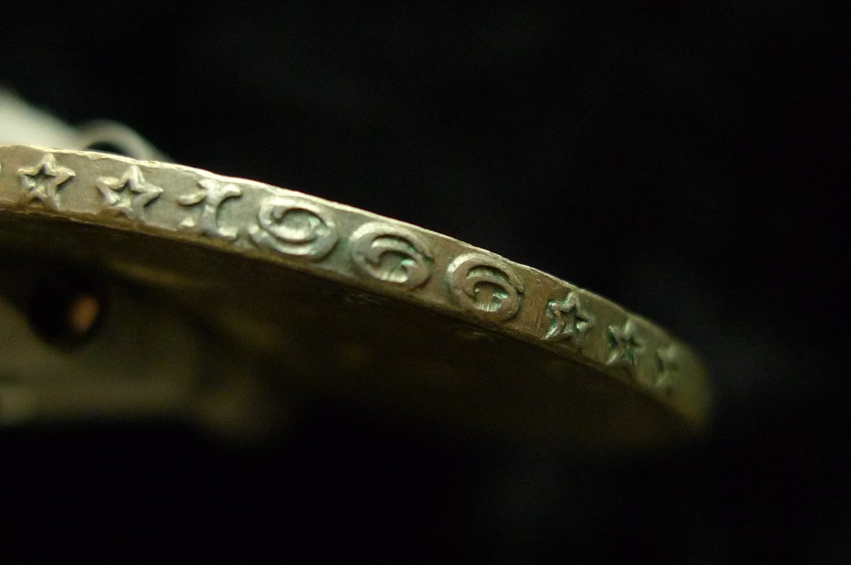 Show-Your-Coins-With-Different-Edges