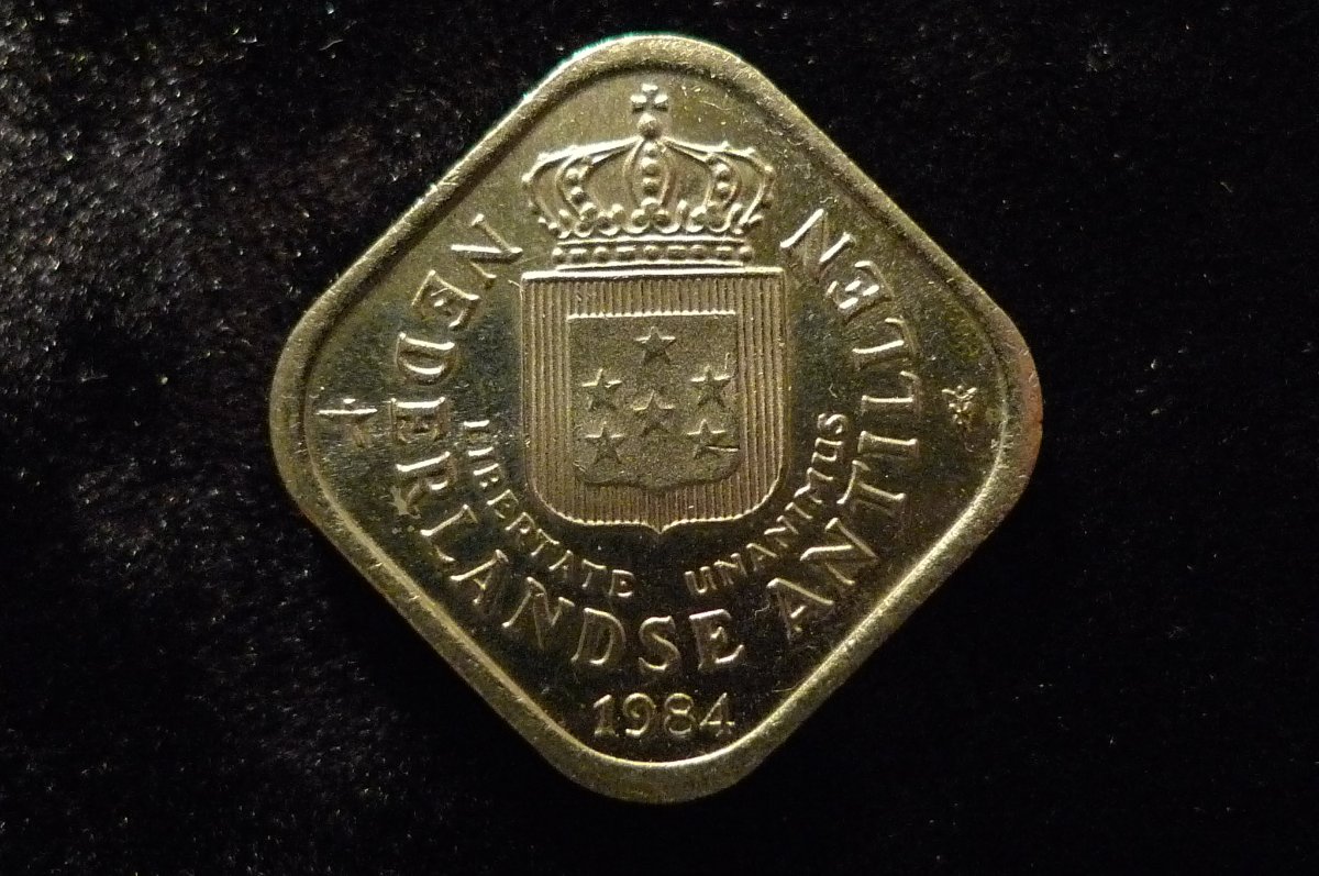 Post-Your-Coins-With-Coats-Of-Arms,-Shields,-Crests,-Crowns,--Etc.