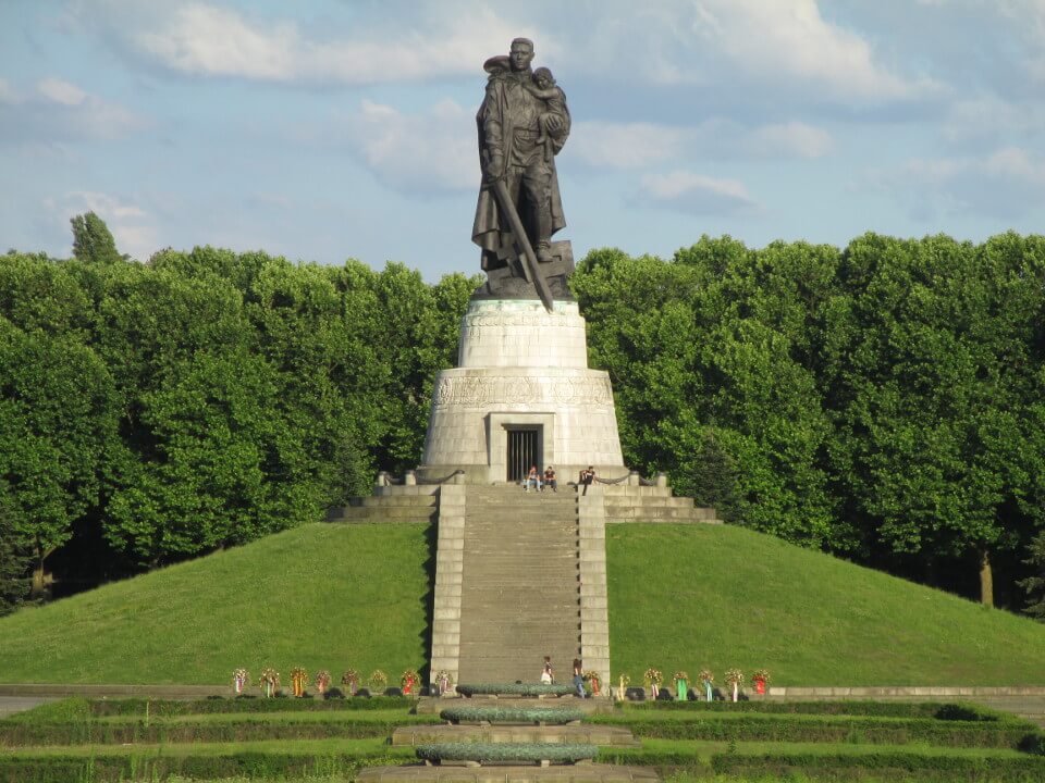 Post-Your-Coins-And-Medals-That-Depict-A-Statue