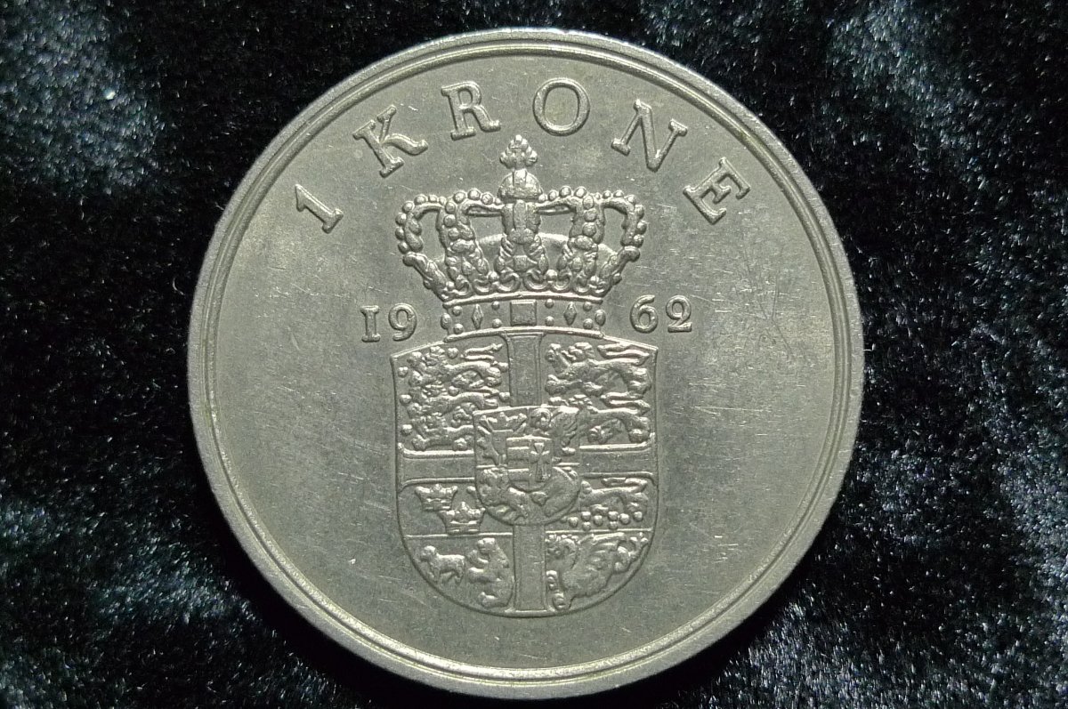 Post-Your-Coins-With-Coats-Of-Arms,-Shields,-Crests,-Crowns,--Etc.