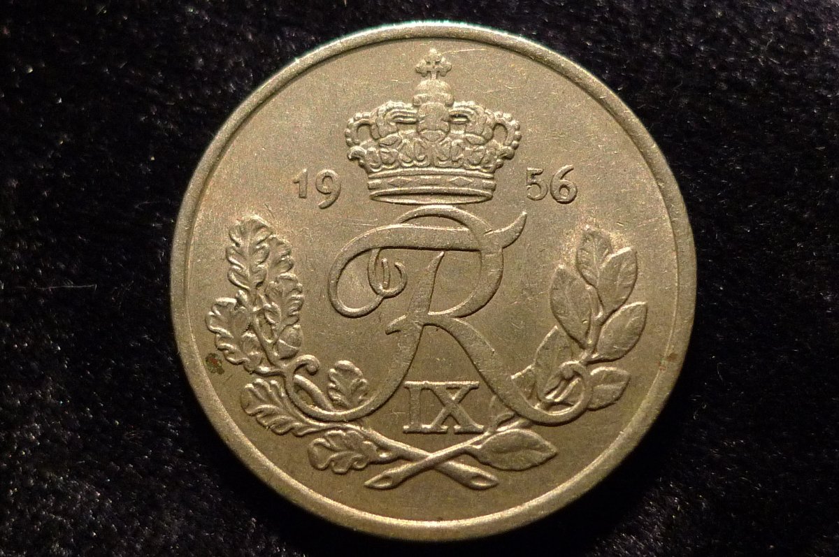 Post-Your-Coins-With-Coats-Of-Arms,-Shields,-Crests,-Crowns,--Etc.