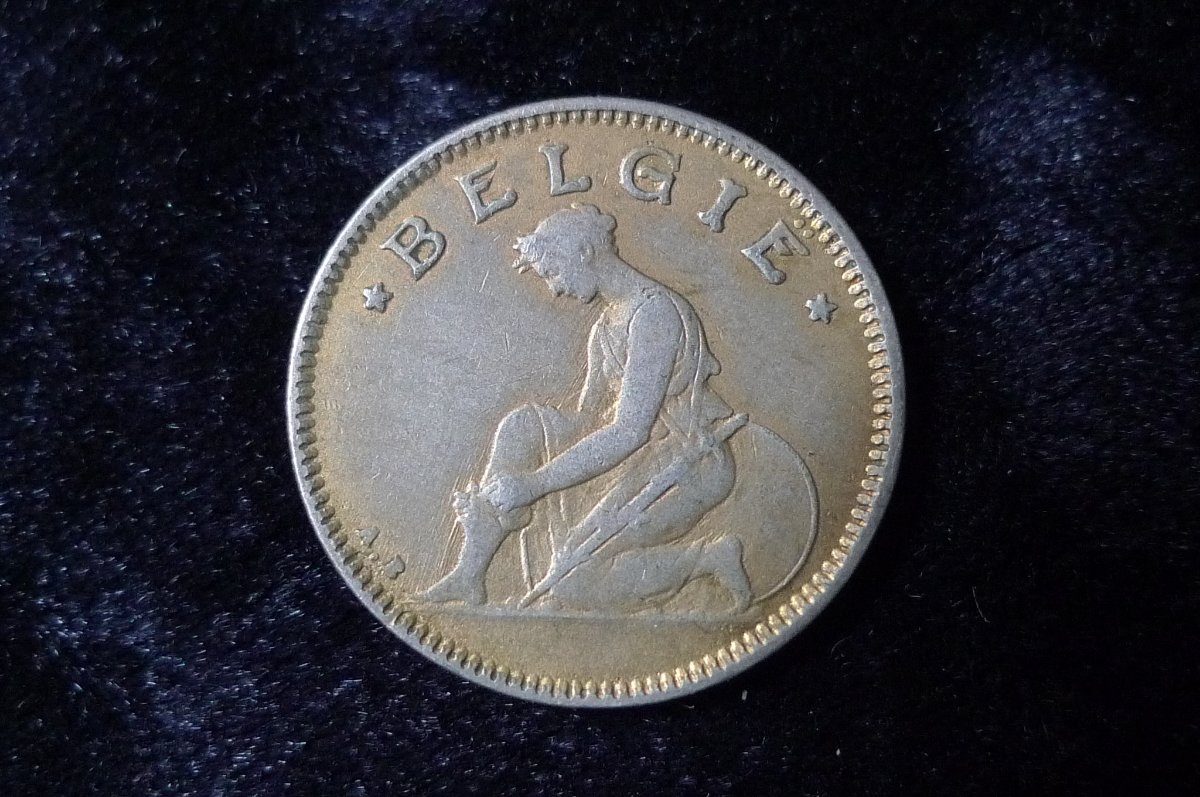 Post-Your-Coins-With-Coats-Of-Arms,-Shields,-Crests,-Crowns,--Etc.
