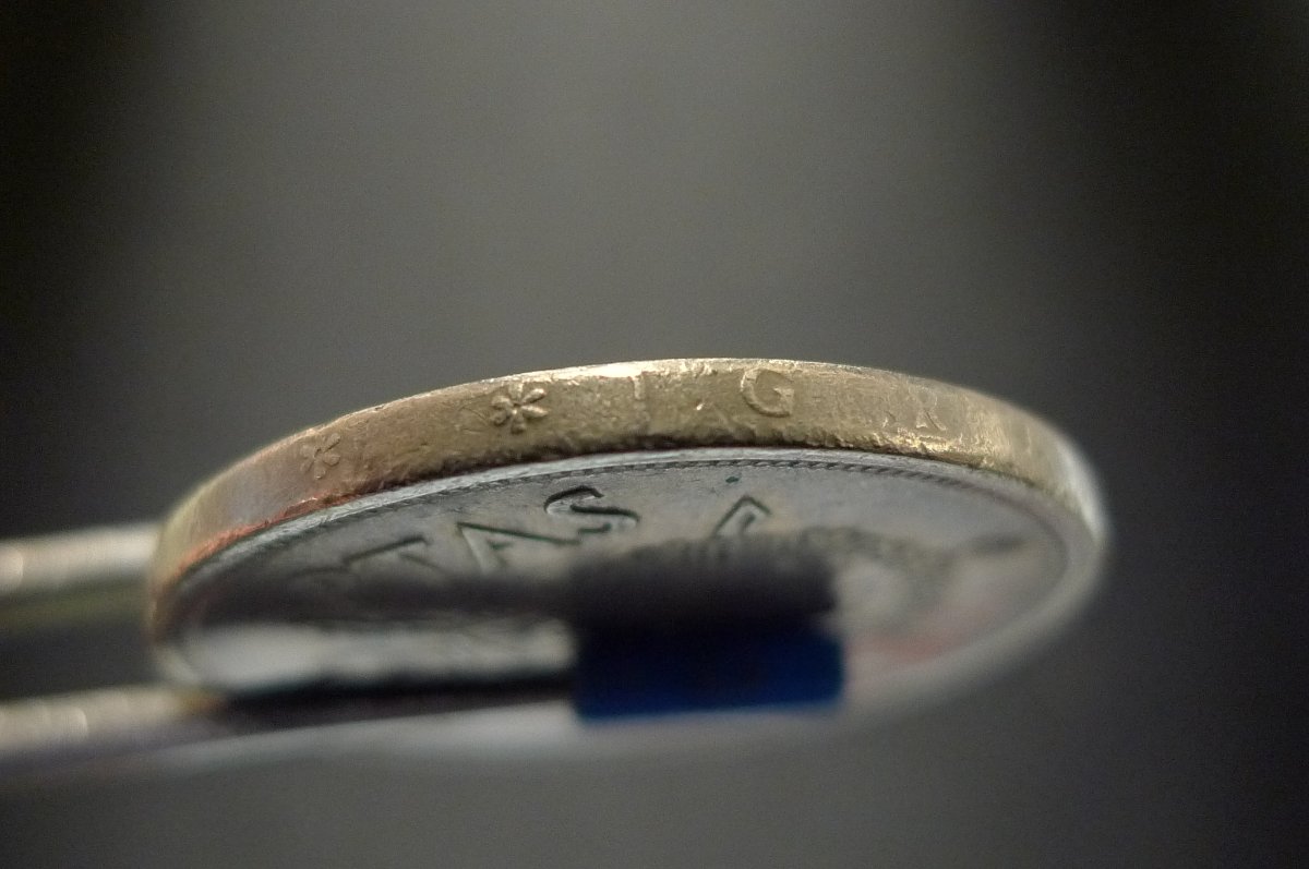 Show-Your-Coins-With-Different-Edges