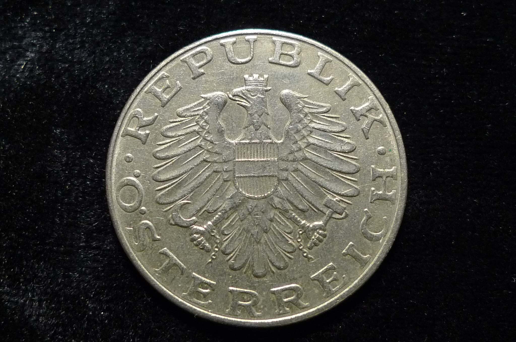 Post-Your-Coins-With-Coats-Of-Arms,-Shields,-Crests,-Crowns,--Etc.