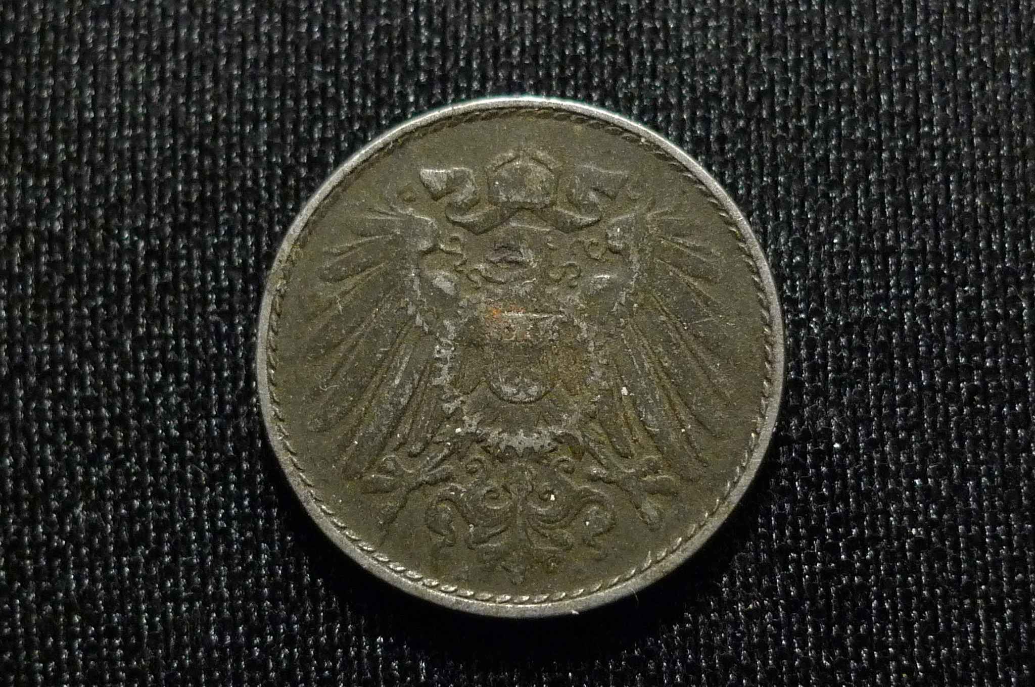 Post-A-Coin-Or-Medal-With-A-Die-Crack!