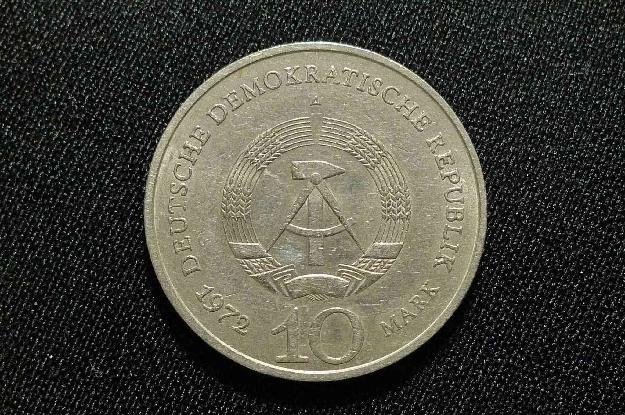 Post-Your-Coins-And-Medals-That-Feature-A-Flag