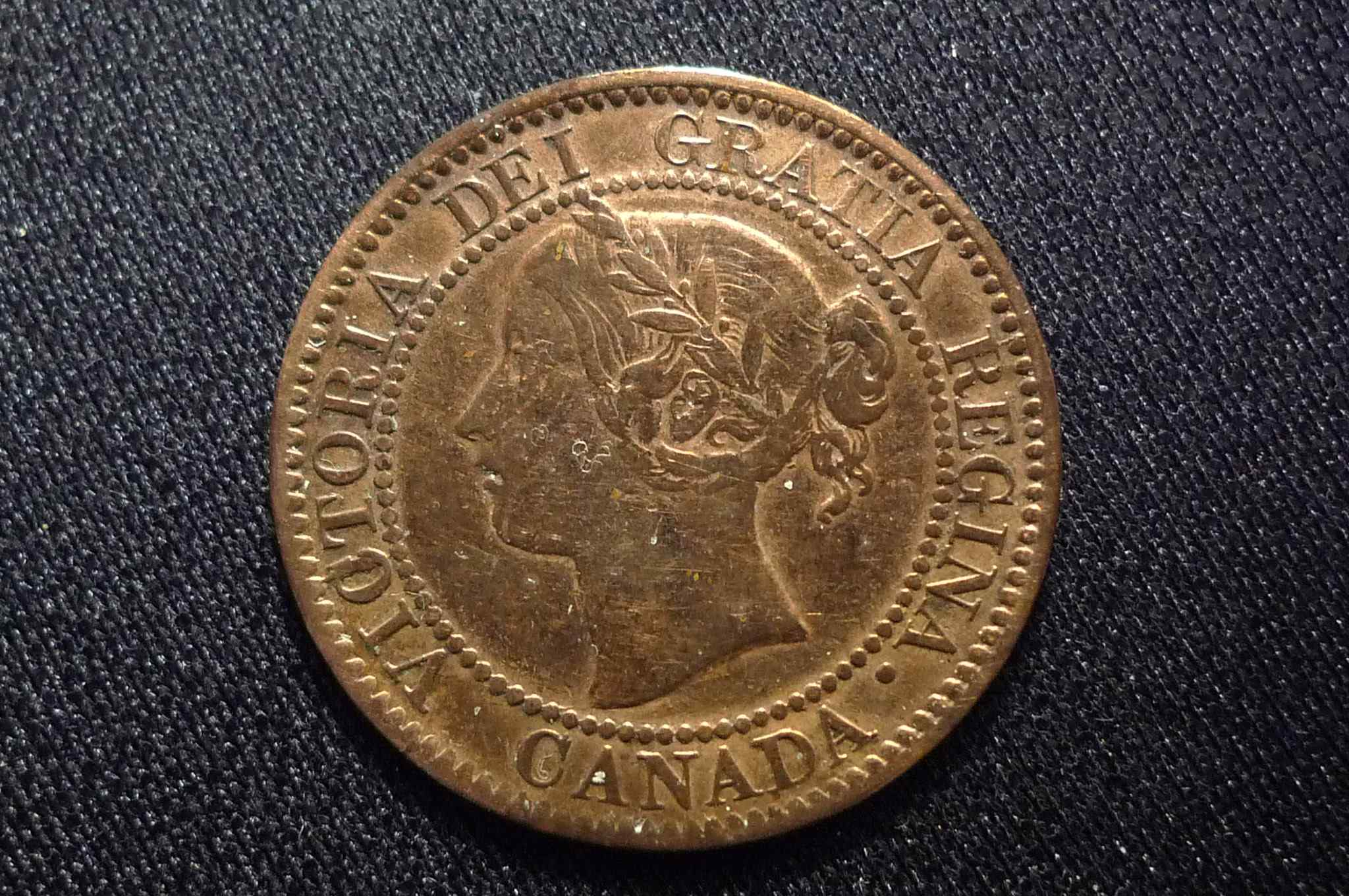 Post-A-Coin-Or-Medal-With-A-Die-Crack!