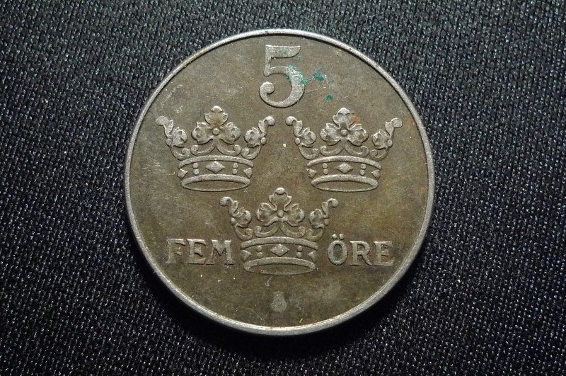 Post-Your-Coins-With-Coats-Of-Arms,-Shields,-Crests,-Crowns,--Etc.