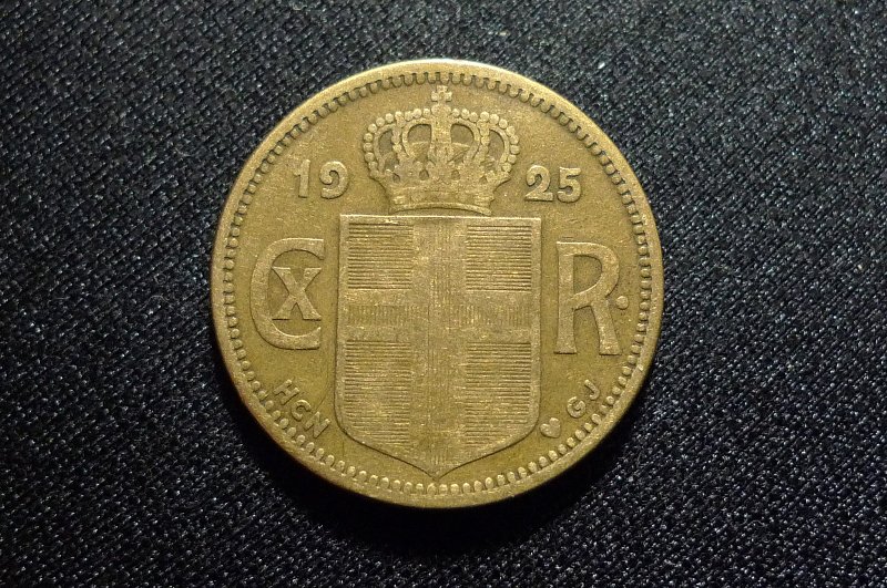 Post-Your-Coins-With-Coats-Of-Arms,-Shields,-Crests,-Crowns,--Etc.