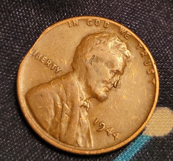 I'm-New-To-This!-1944-Lincoln-Coin.-Lamination-Error-On-Lincoln's-Nose?