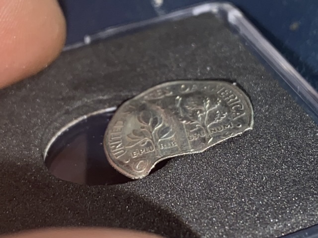 Aluminum-Feeder-Finger-19xx-Dime-Rev.-Struck-Thru-Split-Planchet