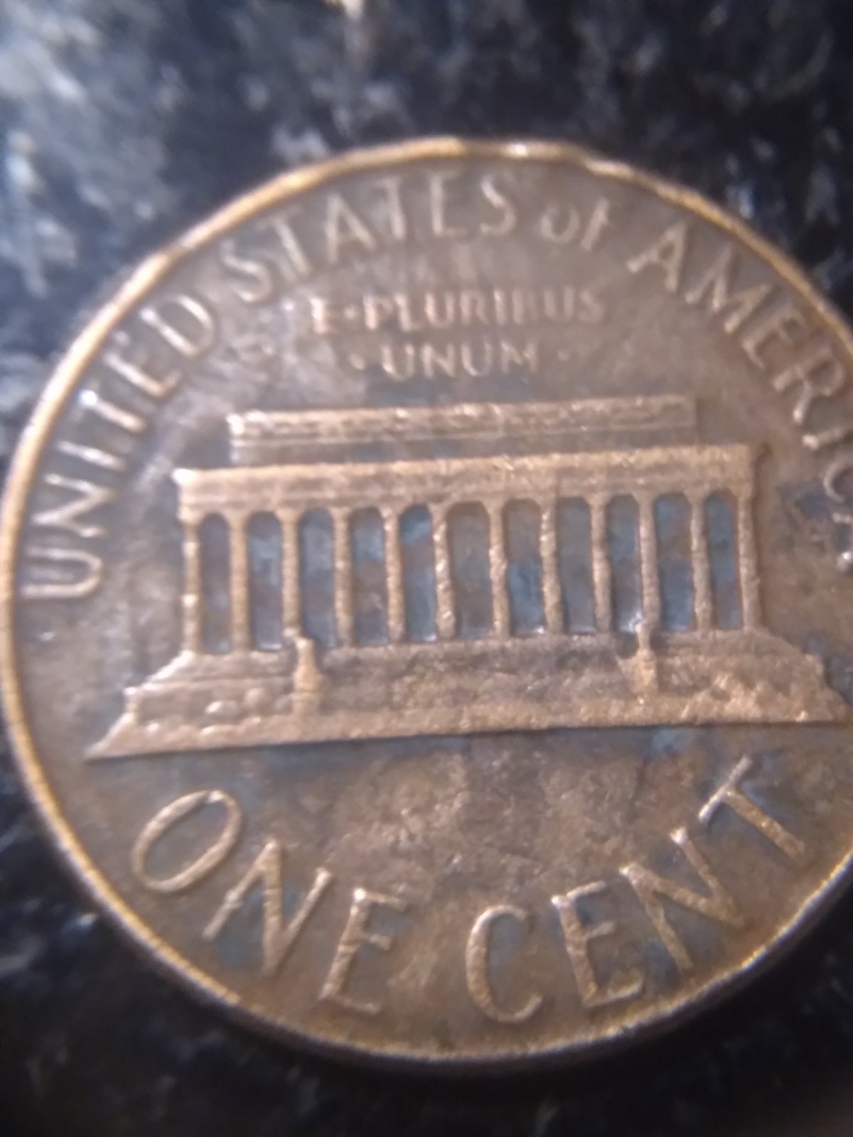 Need-Help.-What-Is-This-On-This-Lincoln-Memorial-Cent?