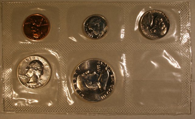 Post-Pictures-Of-USA-Sets-In-Original-Government-Packaging