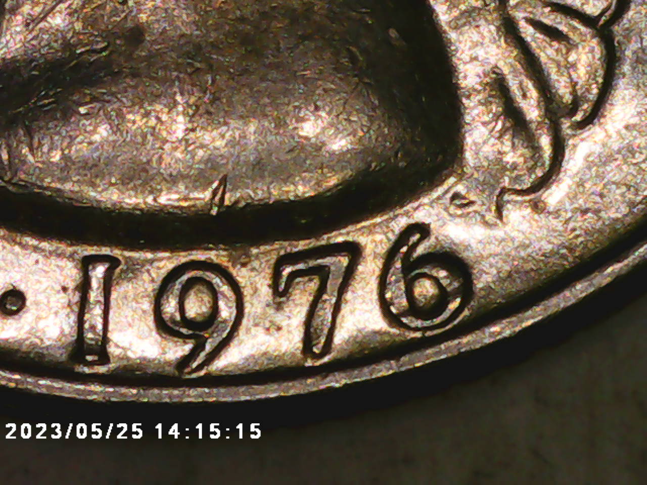 Fused-Fingers-On-A-Bicentennial-Quarter-1976-D