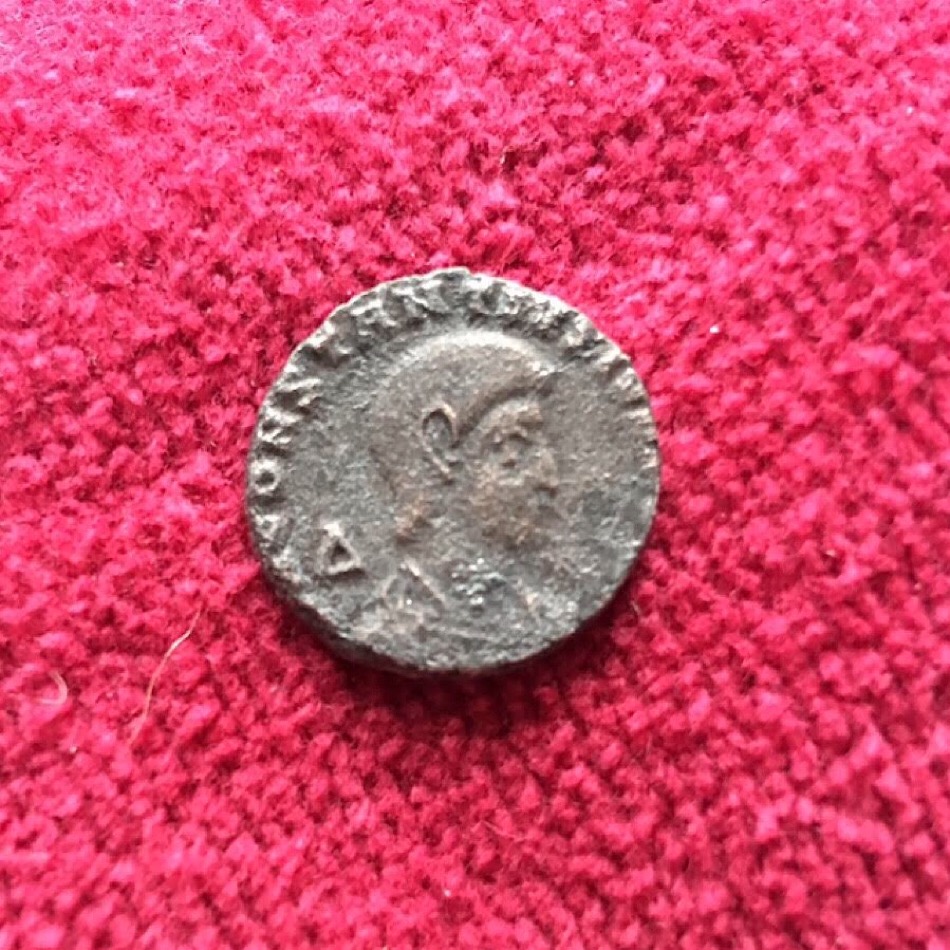 What-Does-The-Delta-On-This-Constantine-Signify?