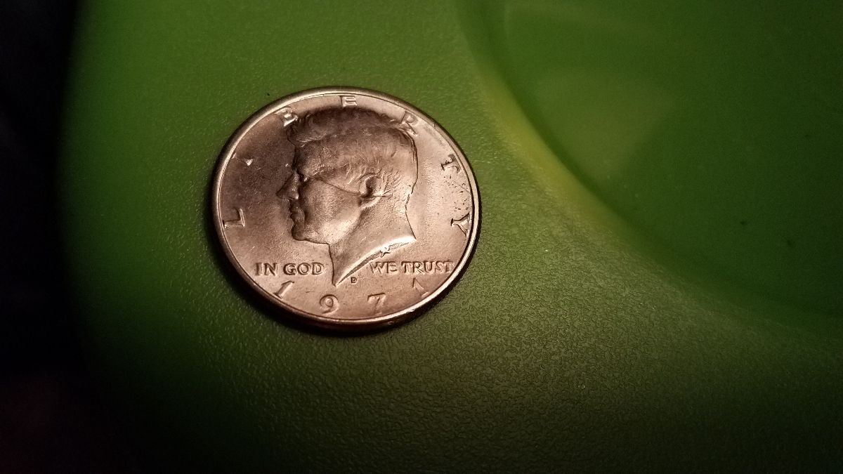 Kennedy-Half-Dollar-Strike-Through-And-Other-Errors,-I-Can't-Tell-For-Sure