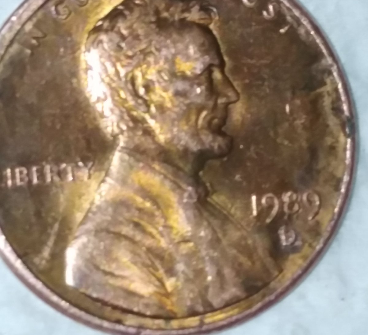 Guys-I'm confused-With-This-1989-D-Lincoln-Cent-!