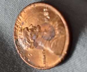 HI-I-Need-Help-With-A-1982-Small-Date-Penny-Possible-Floating-Mint-Mark